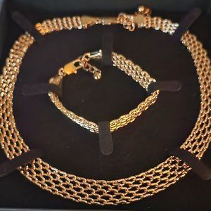 Gold Tone Base Metal Fashion Collar Necklace and Bracelet Set
